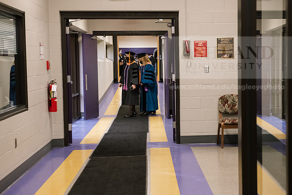058WiGradPreCeremony1221ALW_6039
