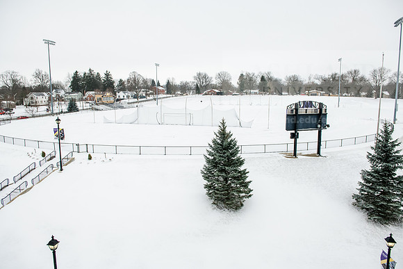 StudentsReturnWinterCampus0125AWB_7162