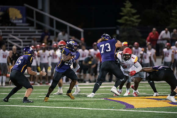 AUvsFerris100Ftball0921ALW_8198