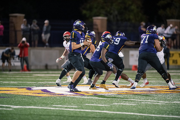 AUvsFerris100Ftball0921ALW_8207