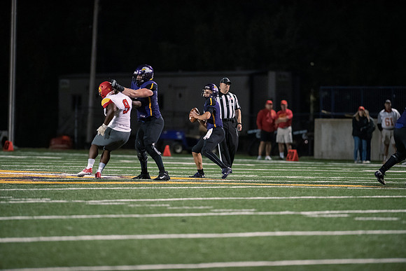 AUvsFerris100Ftball0921ALW_8305