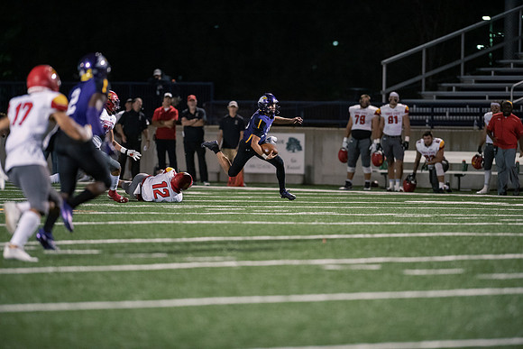 AUvsFerris100Ftball0921ALW_8317