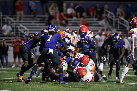 AUvsFerris100Ftball0921ALW_8256