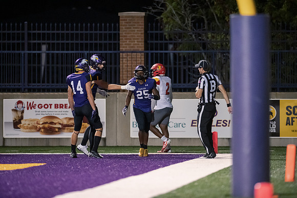 AUvsFerris100Ftball0921ALW_8358