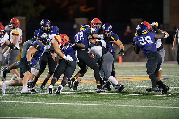 AUvsFerris100Ftball0921ALW_8222