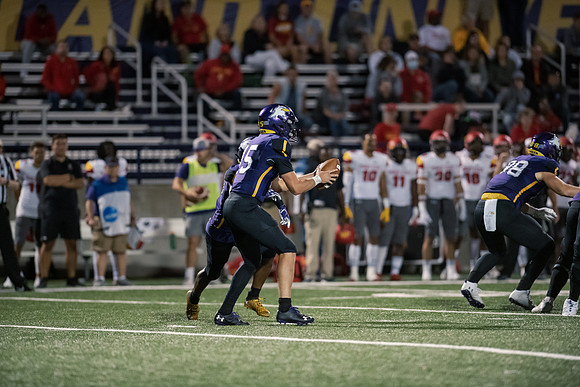 AUvsFerris100Ftball0921ALW_8158