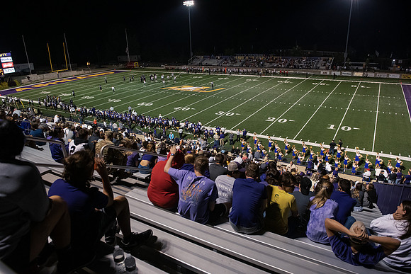 AUvsFerris100Ftball0921ALW_8076
