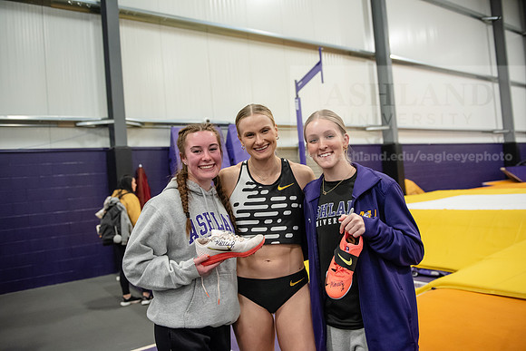 113KatieMoonPoleVault0224ALW_7740