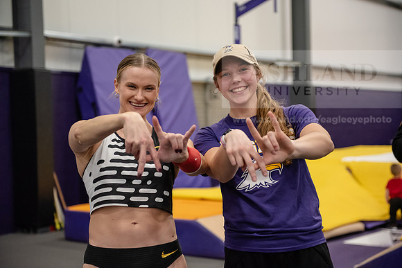 118KatieMoonPoleVault0224ALW_7771