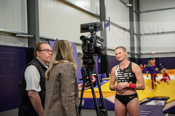 117KatieMoonPoleVault0224ALW_7765
