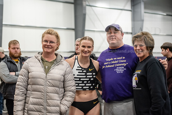 102KatieMoonPoleVault0224ALW_7696