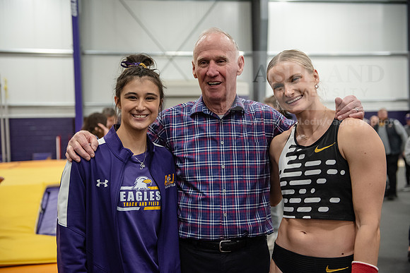 109KatieMoonPoleVault0224ALW_7724