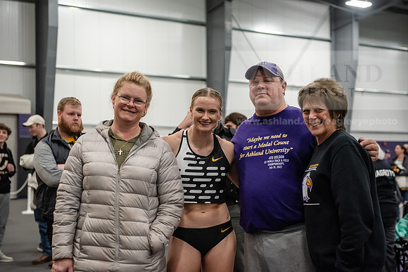 103KatieMoonPoleVault0224ALW_7698