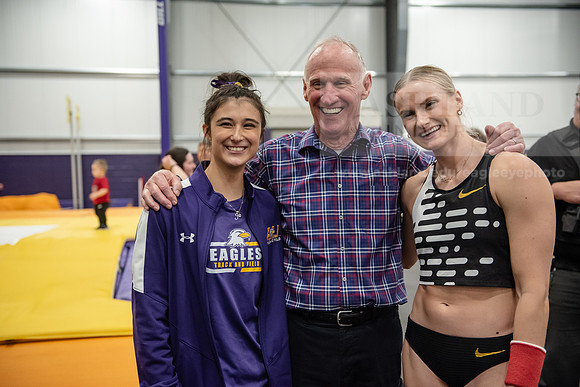 108KatieMoonPoleVault0224ALW_7721