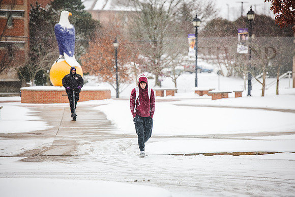 StudentsReturnWinterCampus0125AWB_7007