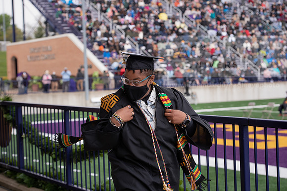 295SPGradUGGraduates0521TRDSC_7374