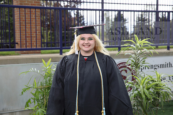 115SPGradUGGraduates0521MBIMG_0175
