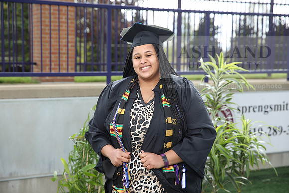 228SPGradUGGraduates0521MBIMG_0212