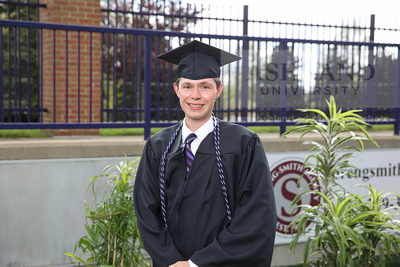 214SPGradUGGraduates0521MBIMG_0209