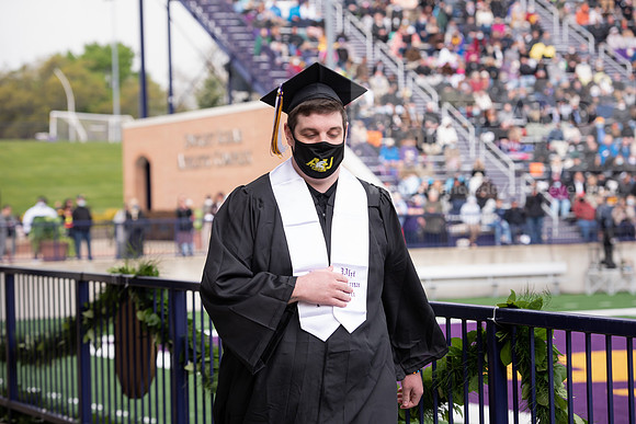 222SPGradUGGraduates0521TRDSC_7322