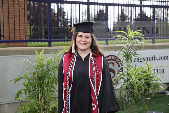 086SPGradUGGraduates0521MBIMG_0164