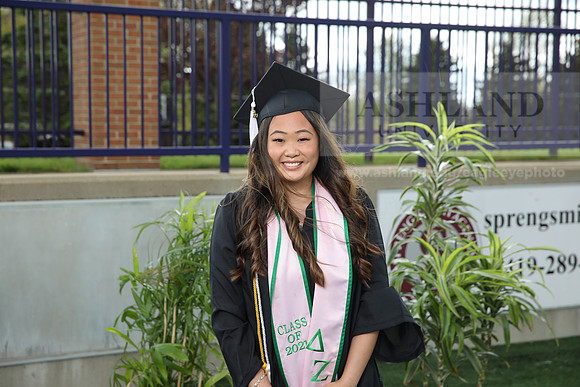 305SPGradUGGraduates0521MBIMG_0236