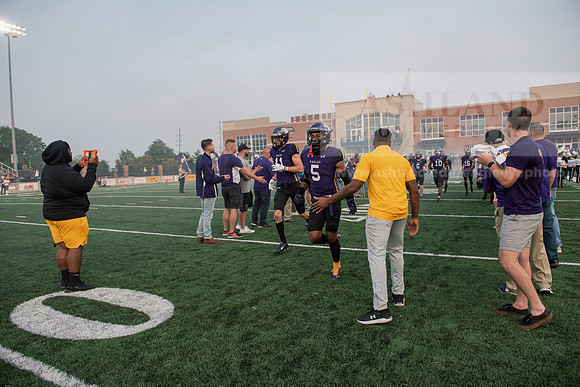 AUvsFerris100Ftball0921ALW_3603