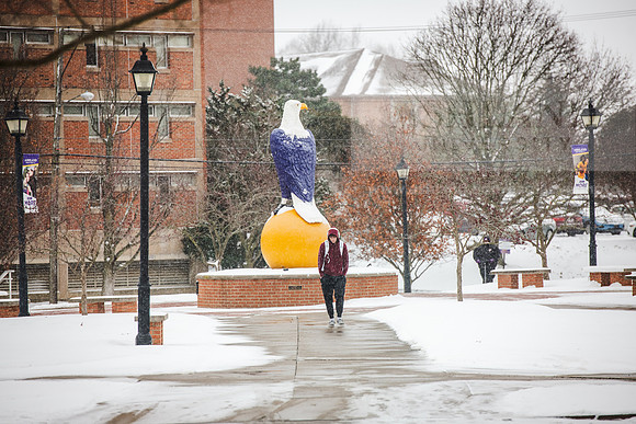 StudentsReturnWinterCampus0125AWB_7001