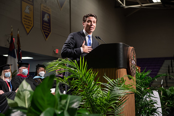 066WiGradCeremony1221ALW_6345