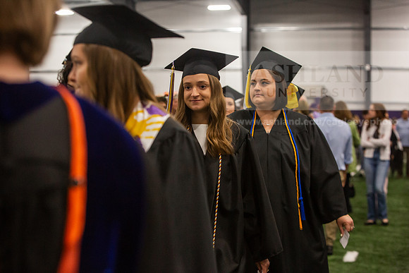158SpGradProcessional0525JH6Q8B8201
