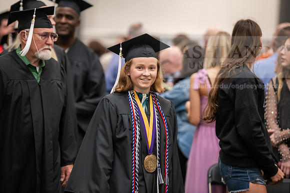 155SpGradProcessional0525AWB_2419