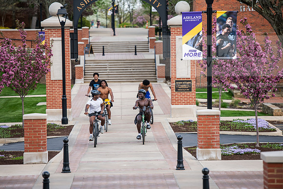 120SpringCampusLife0425AWB_0105