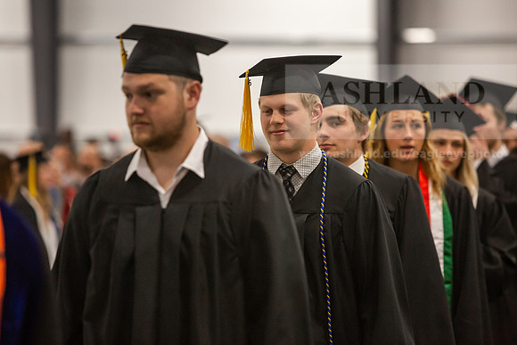 029SpGradProcessional0525JH6Q8B8136