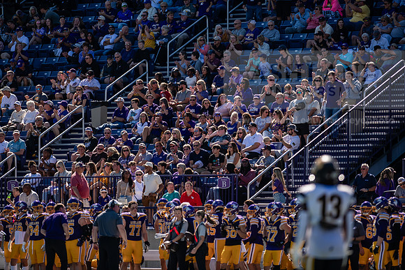 HOCOAUvOHDomFootballGame1024AWB_0600