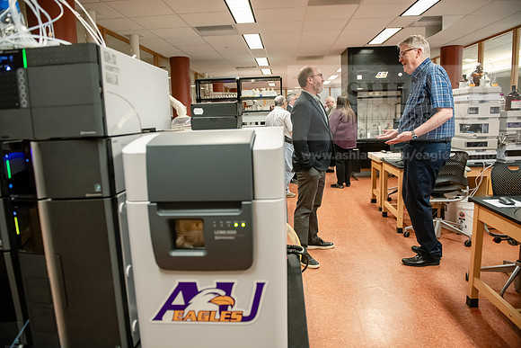 ShimadzuLabRibbonCutting0424AWB_4006