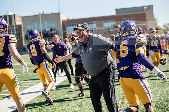 HOCOAUvOHDomFootballGame1024ALW_8717
