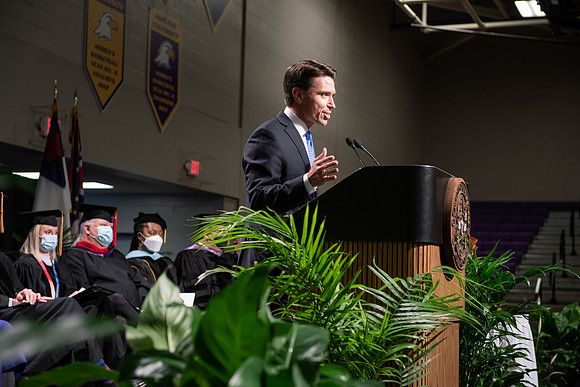 074WiGradCeremony1221ALW_6357