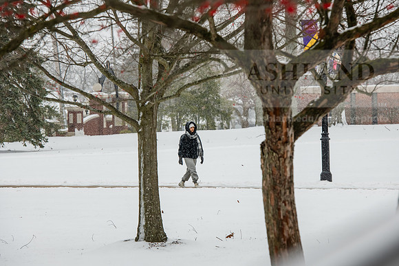 StudentsReturnWinterCampus0125AWB_6694