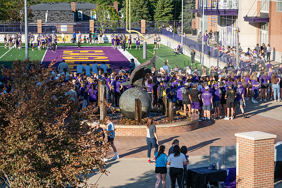 AUvIUPFootball0924AWB_3400