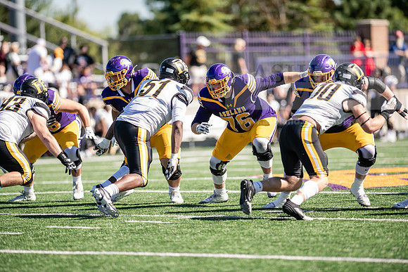 HOCOAUvOHDomFootballGame1024AWB_0708