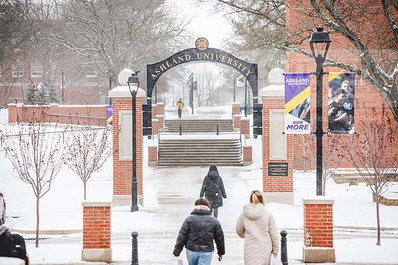 StudentsReturnWinterCampus0125AWB_6916