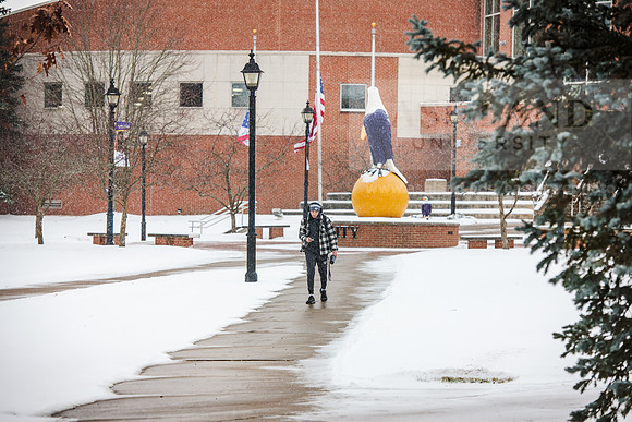 StudentsReturnWinterCampus0125AWB_6937