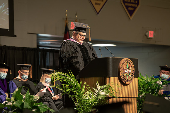 239WiGradCeremony1221ALW_7201
