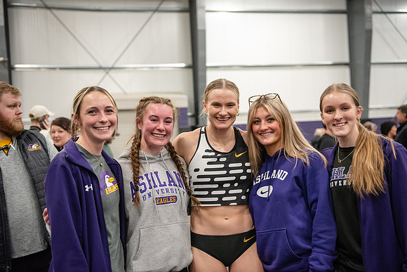 100KatieMoonPoleVault0224ALW_7691