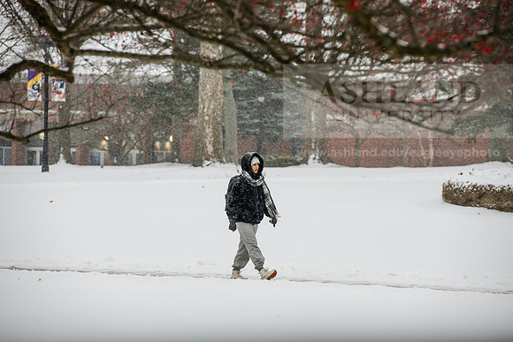 StudentsReturnWinterCampus0125AWB_6698