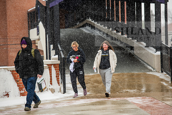 StudentsReturnWinterCampus0125AWB_6637