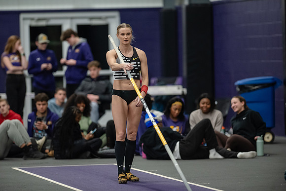 077KatieMoonPoleVault0224ALW_7670