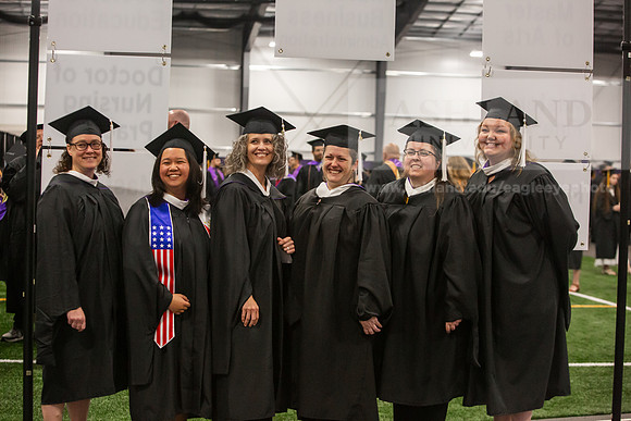 040SpGradPreCeremony0525JH6Q8B7987