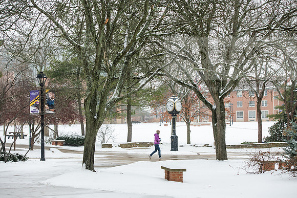 StudentsReturnWinterCampus0125AWB_6869