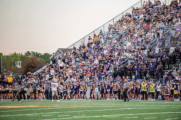 AUvIUPFootball0924ALW_8367